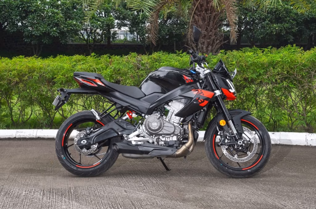 3 reasons to buy the Aprilia Tuono 457 Special Edition and 2 reasons to skip it