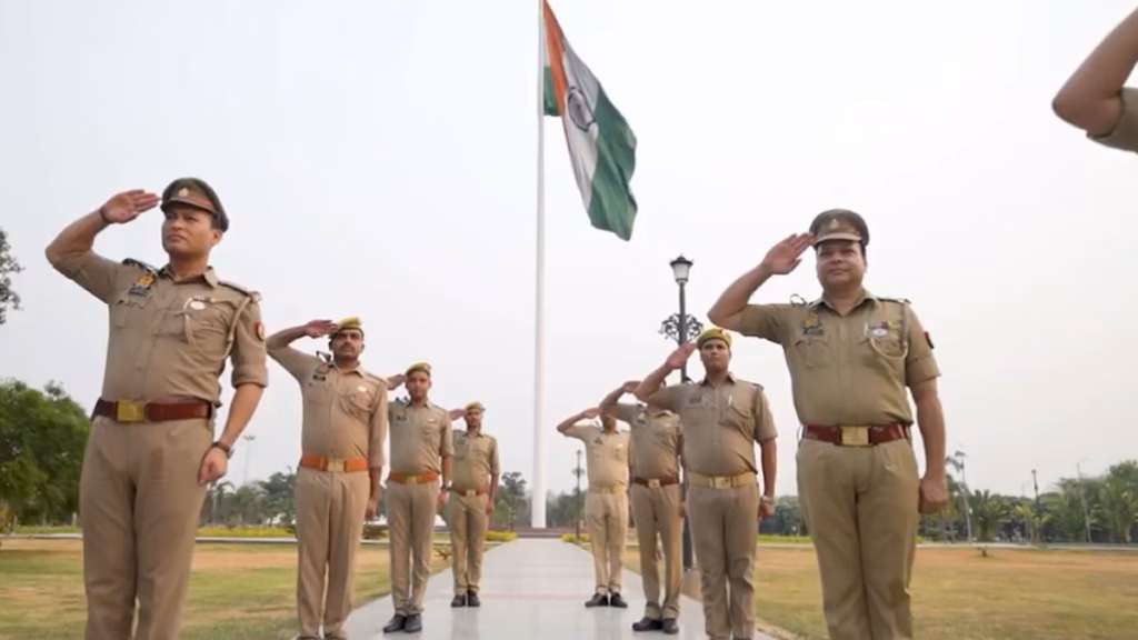 अमिताभ बच्चन ने किया यूपी की 'खाकी' को सलाम, ‘खाकी का सितारा’ में दिखी पुलिस के जज्बे की पूरी कहानी