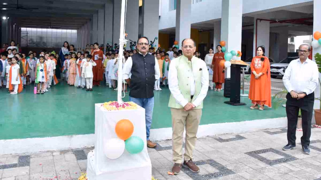 डायस्पार्क स्कूल परिसर में मना स्वतंत्रता दिवस, विद्यार्थियों की प्रस्तुतियों ने मोहा मन
