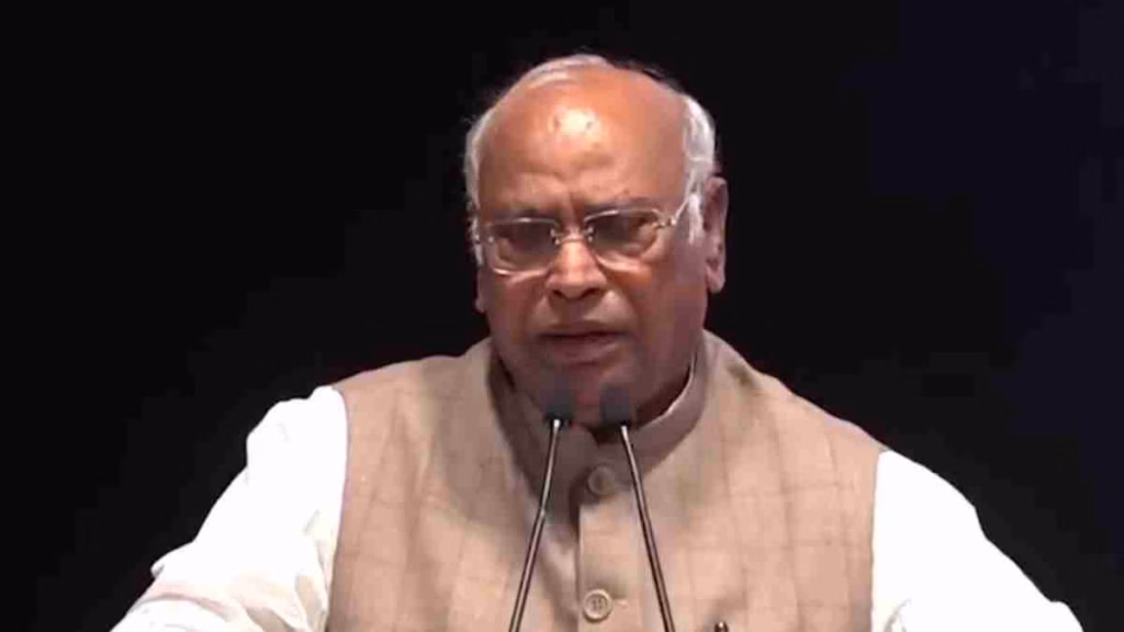 खड़गे की रैली के बाद मंच के ‘शुद्धिकरण’ पर बवाल, नाराज कांग्रेस ने लगाए गंभीर आरोप
