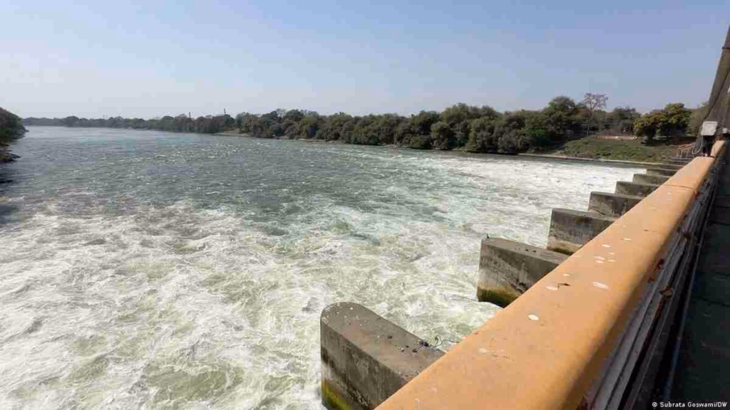 नेपाल में तबाही के बीच फरक्का बैराज फिर क्यों है चर्चा में