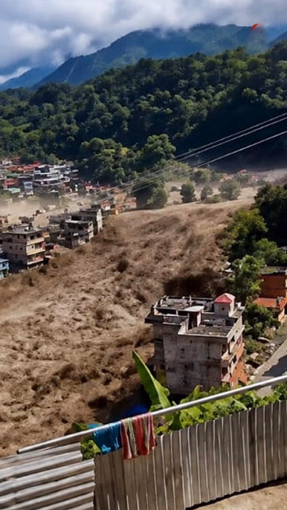 नेपाल त्रासदी में मध्यप्रदेश के कई लोगों के फंसे होने की आंशका, दिल्ली में बनाया गया कंट्रोल रूम, हेल्पलाइन नंबर जारी