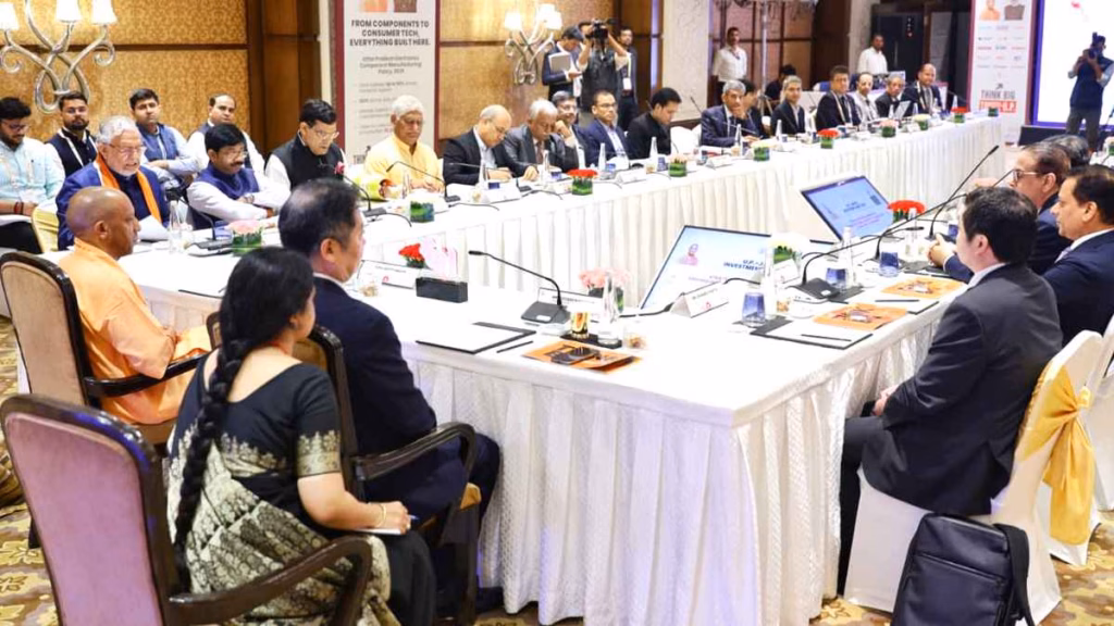 प्रमुख सीईओज के साथ राउंड टेबल मीटिंग में बोले सीएम योगी- यूपी में निवेश करें, हर स्तर पर मिलेगा पूरा सहयोग