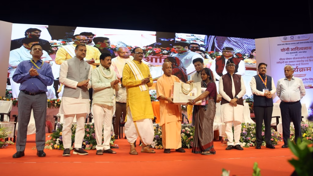 रक्षाबंधन पर 3.54 लाख रसोइयों को CM योगी का बड़ा तोहफा, मानदेय बढ़कर 3000 रुपए हुआ, 5 लाख का इलाज और बीमा सुरक्षा कवच