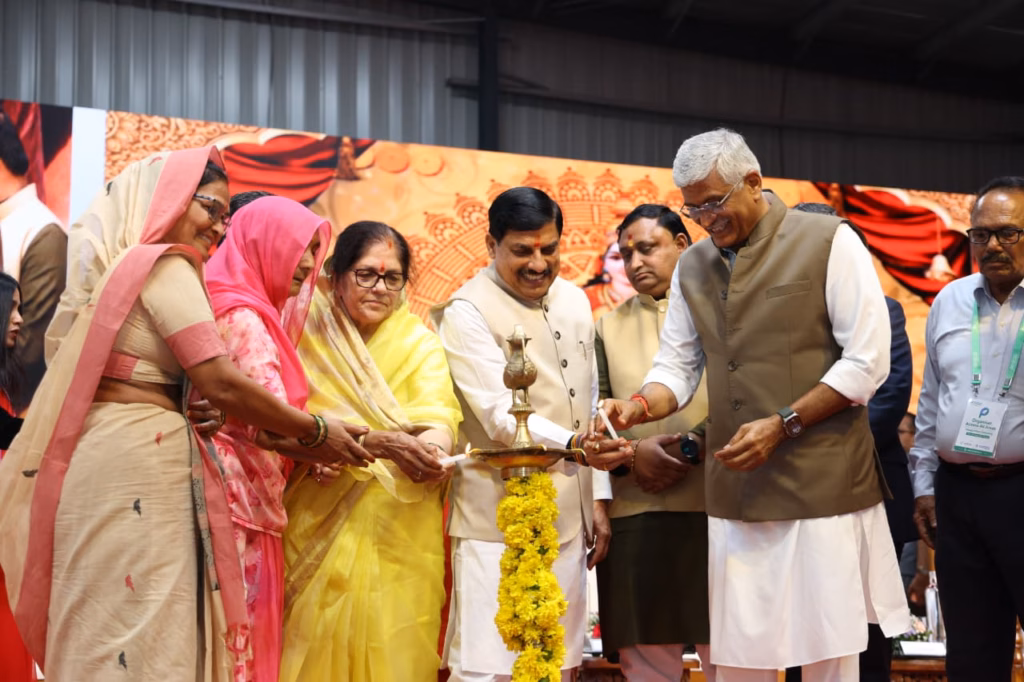 सीएम डॉ. मोहन यादव ने किया एडवांस ऑप्टिकल फाइबर-बैटरी मैन्युफैक्चरिंग प्लांट का उद्घाटन, 30 हजार से ज्यादा लोगों को मिलेगा रोजगार