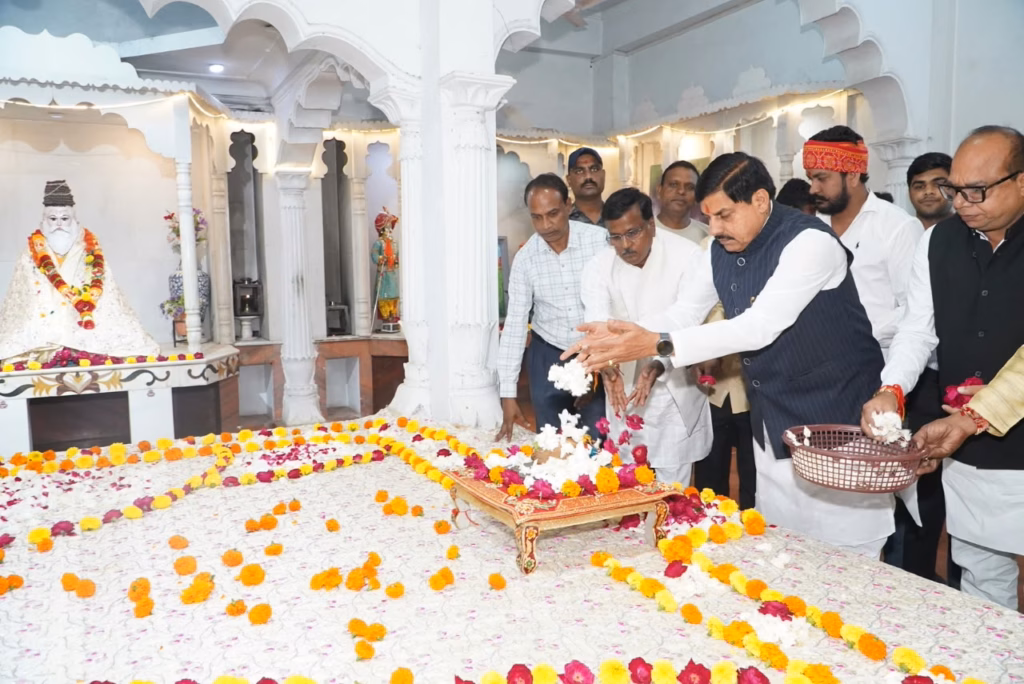 सीएम डॉ. मोहन यादव ने उज्जैन के वाल्मीकि आश्रम में की छड़ी पूजा, प्रदेशवासियों के लिए मांगी सुख-समृद्धि