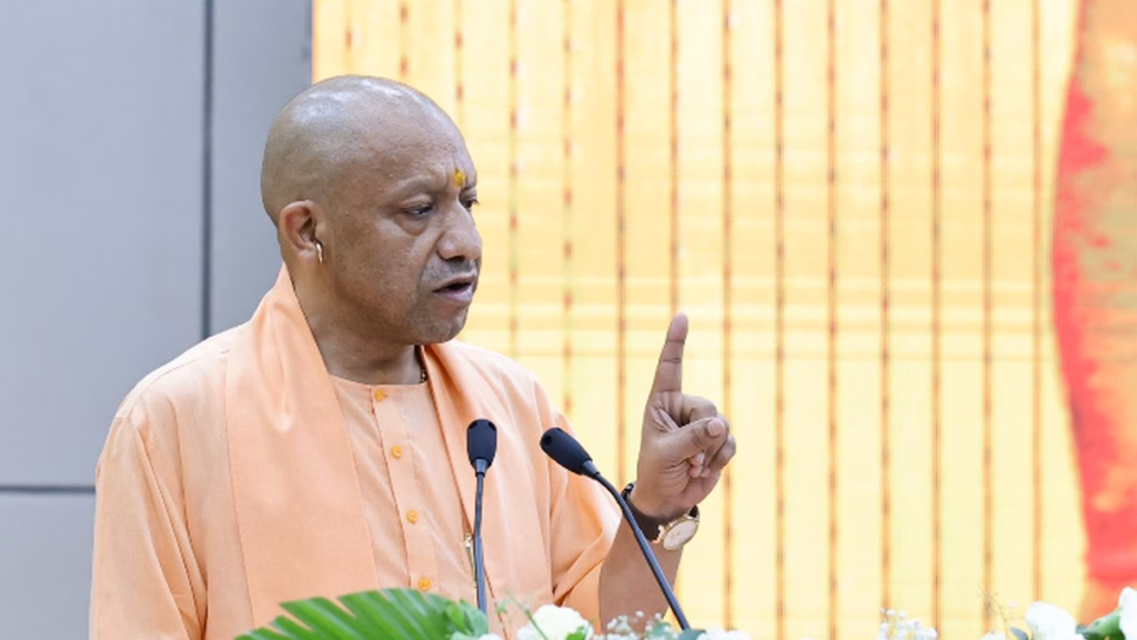 सीतापुर में CM योगी का बड़ा एक्शन, चौकी इंचार्ज निलंबित; SHO के खिलाफ जांच शुरू, 3 आरोपी हिरासत में