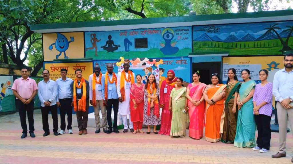 योगी सरकार के निपुण मॉडल को समझने गाजियाबाद पहुंचे 5 देशों के प्रतिनिधि