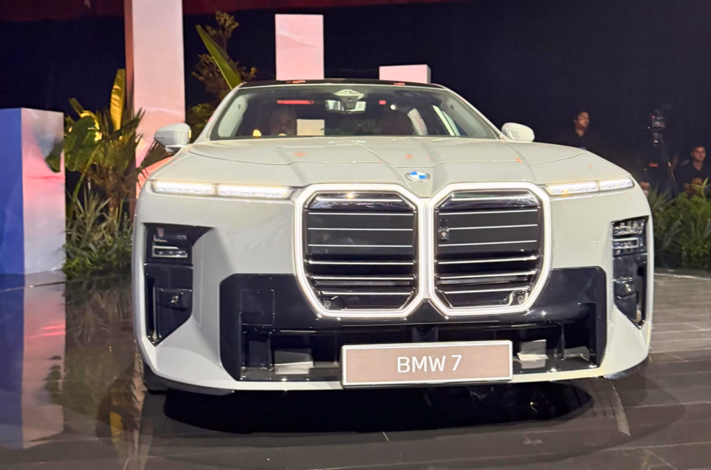 2026 BMW 7 Series facelift launched at Rs 1.95 crore