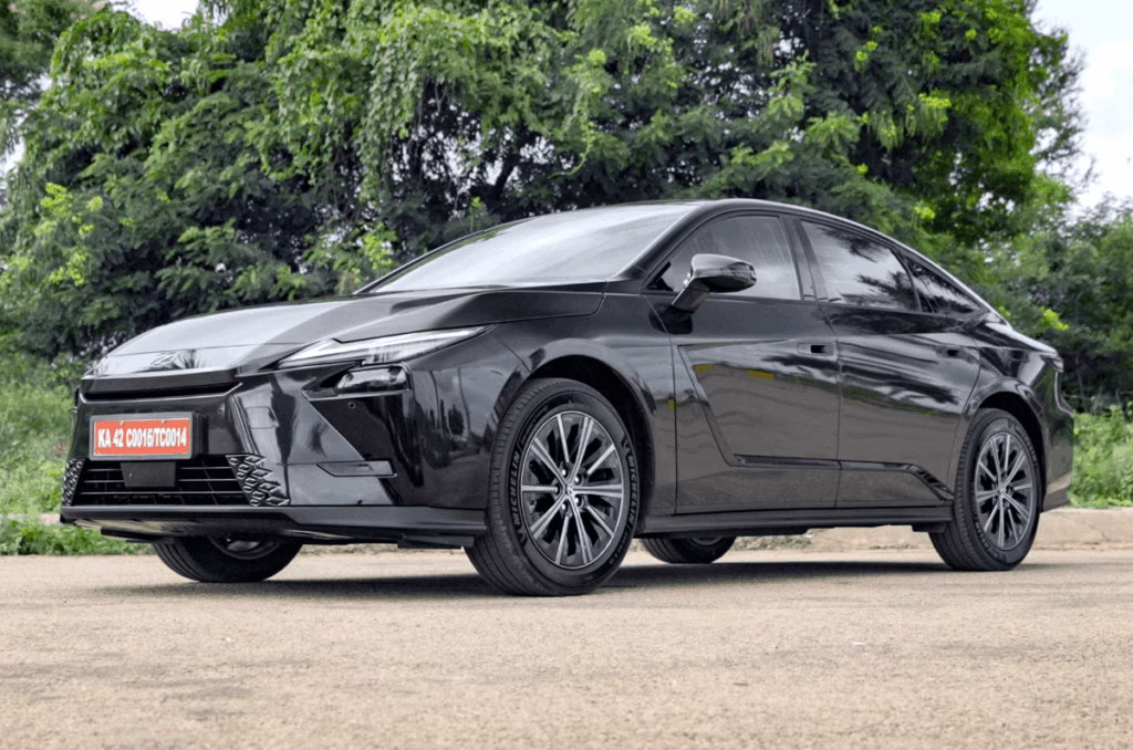 3 reasons to buy Lexus ES 350h and 2 not to