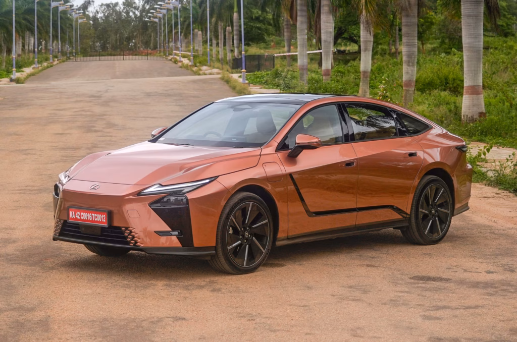 3 reasons to buy the Lexus ES 500e and 2 to skip it