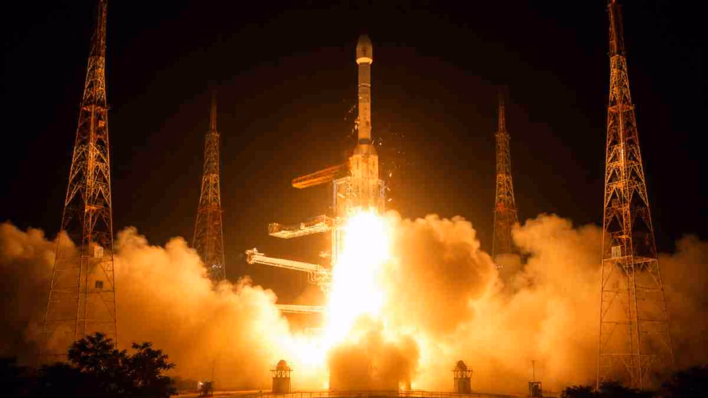 ISRO EOS-05 Launch: अंतरिक्ष में भारत की नई छलांग, जानिए EOS-05 में क्या है खास