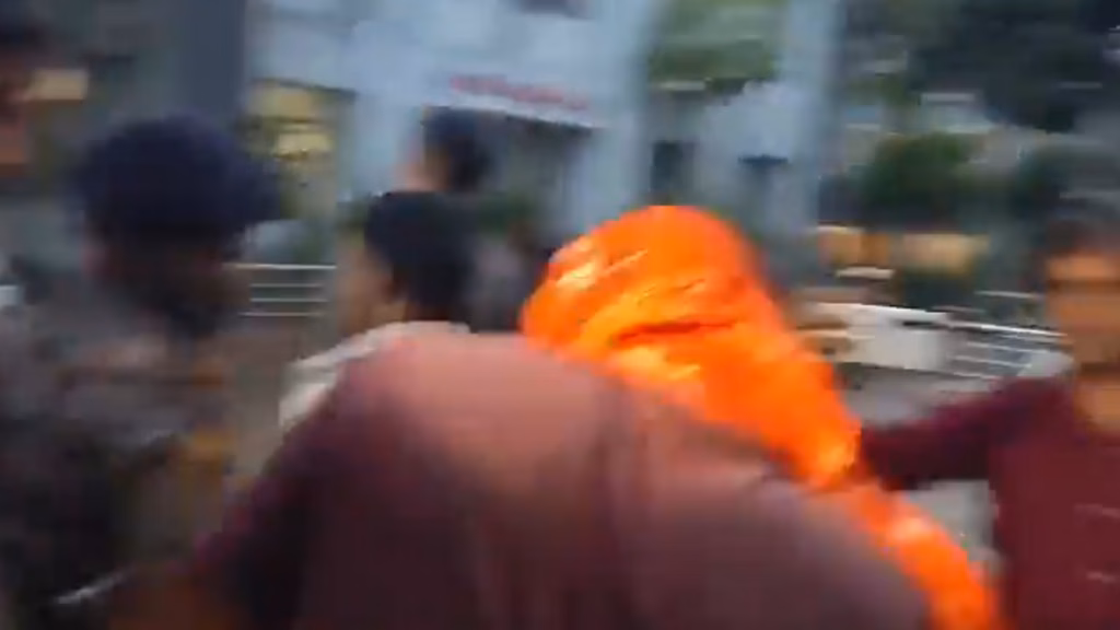 Jamui case : पेशी के बाद हरेराम यादव को वकील ने जड़ा थप्पड़, कोर्ट परिसर में मचा हंगामा; मुख्य आरोपी के पिता भी गिरफ्तार