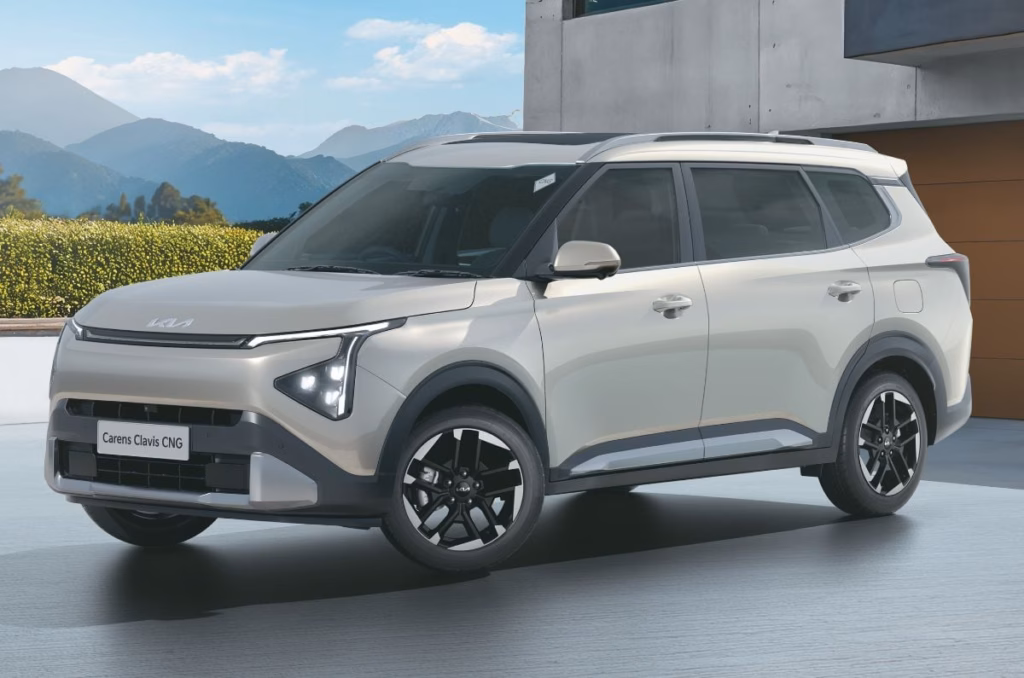 Kia opens pre bookings for Carens CNG and Carens Clavis CNG