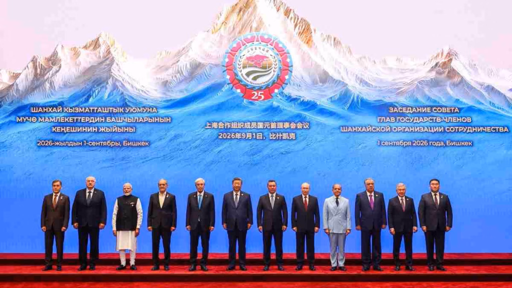 LIVE: एससीओ समिट 2026 में शामिल हुए पीएम मोदी, जिनपिंग से मिलाया हाथ