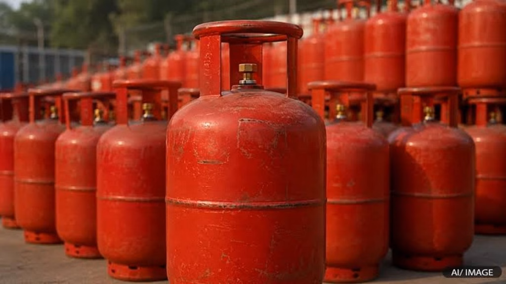 LPG Cylinder Booking Rule Changed : अब गांव-शहर में 25 दिन बाद बुक होगा घरेलू गैस सिलेंडर, सरकार ने दी बड़ी राहत