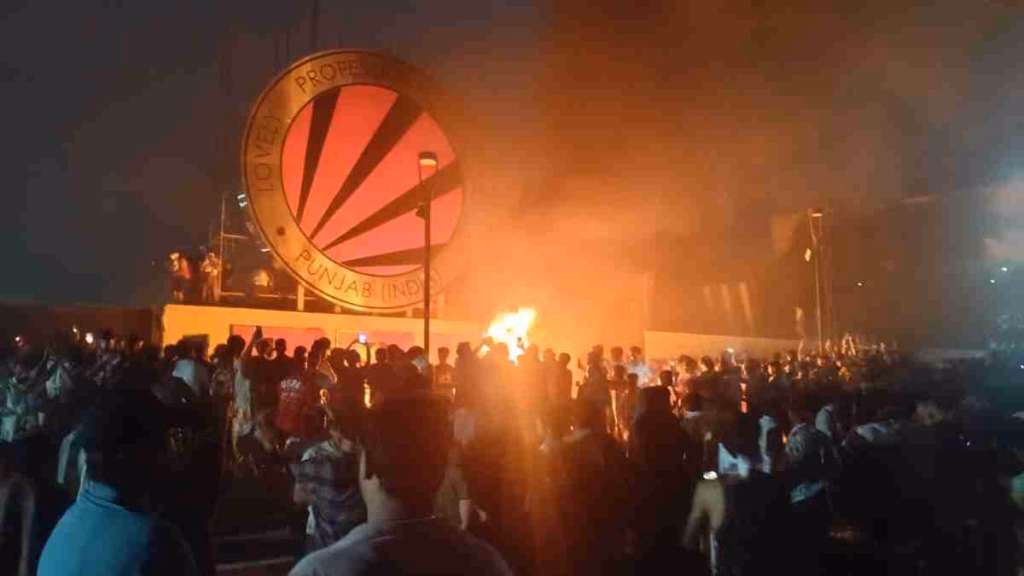 LPU में हिंसक प्रदर्शन के बाद बड़ा एक्शन: 10 दिनों के लिए कक्षाएं और परीक्षाएं स्थगित, इंटरनेट सेवा बंद