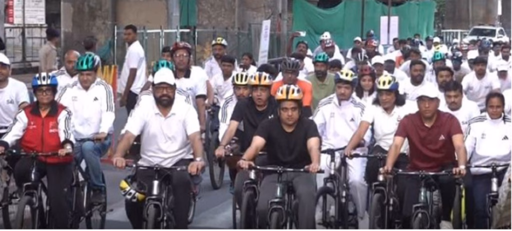 Surat में फिटनेस का जुनून, ‘Sunday on Cycle’ में दिखा जबरदस्त उत्साह; मांडविया-हर्ष संघवी ने किया शुभारंभ