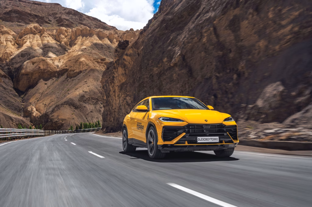 Driving a Lamborghini Urus SE to Lamayaru: Rocket ship to the moon