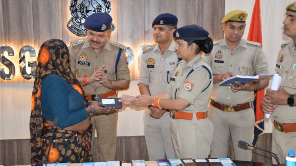Mission Shakti 6.0: यूपी पुलिस का कमाल, 7 दिन में 5 राज्यों से खोज निकाले ₹32 लाख के 120 गुम मोबाइल