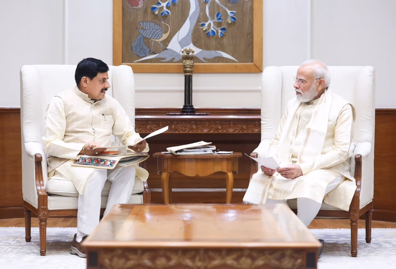 मुख्यमंत्री डॉ. मोहन यादव ने प्रधानमंत्री नरेन्द्र मोदी से की भेंट, ग्लोबल इन्वेस्टर्स सम्मिट 2027 के लिए किया आमंत्रित