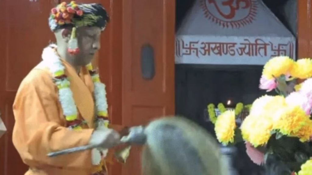 विजयादशमी पर गोरक्षपीठाधीश्वर ने किया महायोगी गोरखनाथ का विशिष्ट पूजन, लोक कल्याण की प्रार्थना की