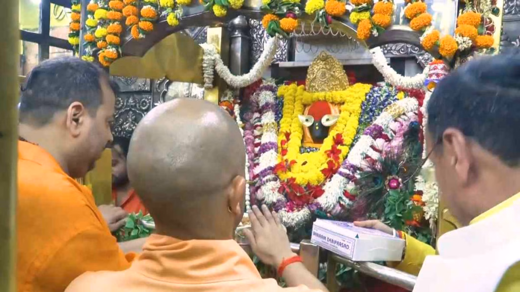 यूपी में सुविधाएं बढ़ीं तो देवी धामों को उमड़े श्रद्धालु, शारदीय नवरात्र में आस्था ने रचा नया अध्याय